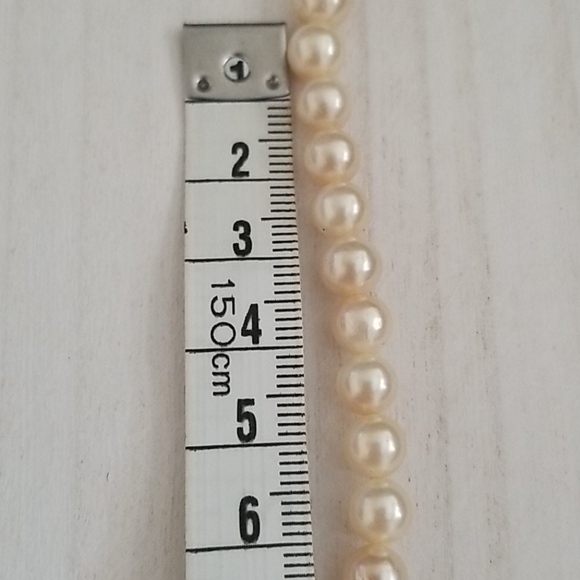 Faux Pearl Necklace - Picture 6 of 6